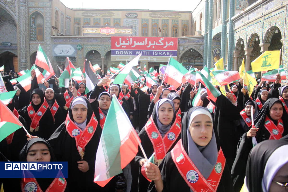 جلوه‌هایی از حضور حماسی دانش‌آموزان قم در راهپیمایی یوم الله ۱۳ آبان