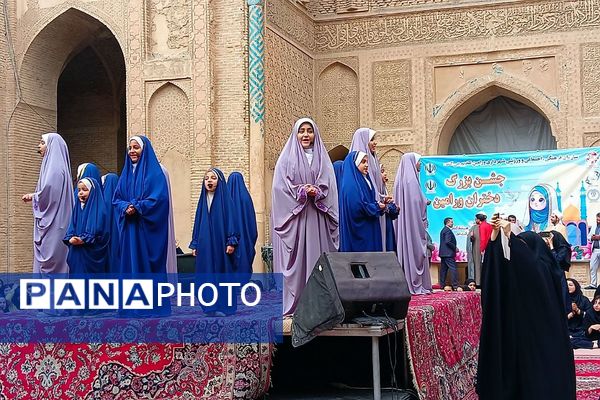 جشن بزرگ دخترانه به‌مناسبت دهه کرامت