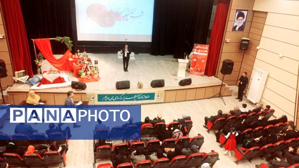 یلدای هنری با حضور هنرمندان در کانون ارشاد شهرستان خلیل آباد 