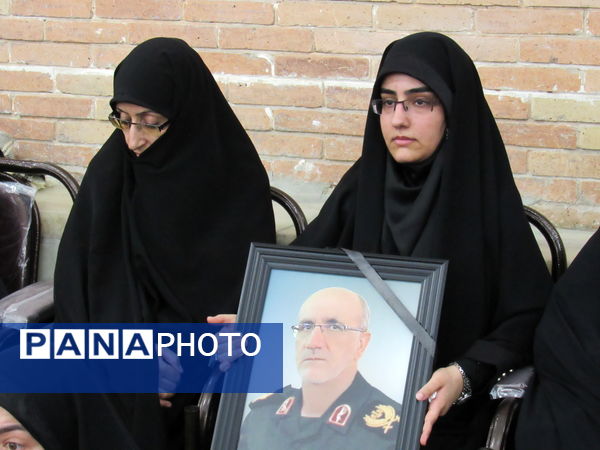 مراسم گرامیداشت شهدای اقتدار ایران اسلامی با حضور پرشور مردم و مسئولان در سنندج