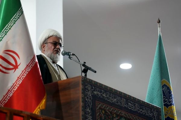 تقوا سپر جوانان در برابر هجمه دشمن است 