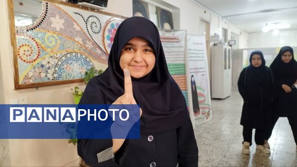 انتخابات شورای دانش آموزی دبیرستان شاهد تکتم ناحیه۳