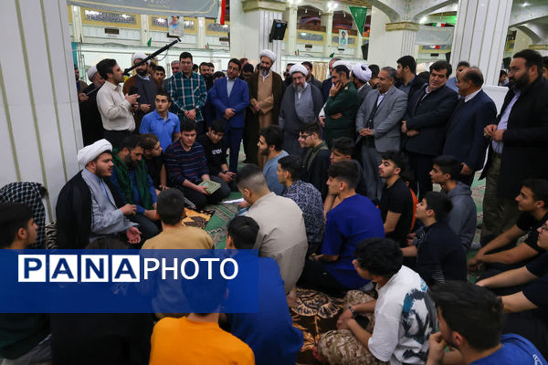 هم‌نشینی معنویت و تعلیم در مسجد