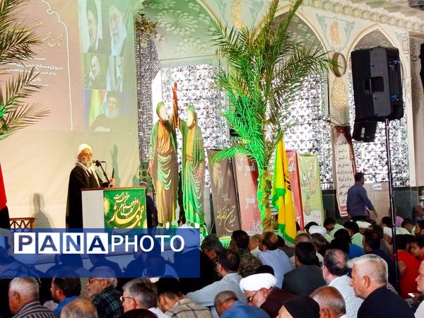 نماز جمعه ای با رنگ خون شهید در کاشمر