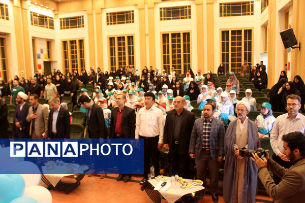آیین تقدیر از برگزیدگان جشنواره سفیران سلامت استان قم