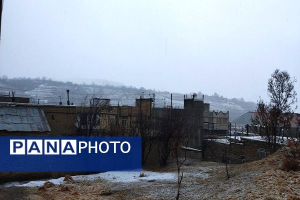 شروع اولین بارش برف زمستانی در بهمن ماه ۱۴۰۳ در شهر زیبای با‌ر