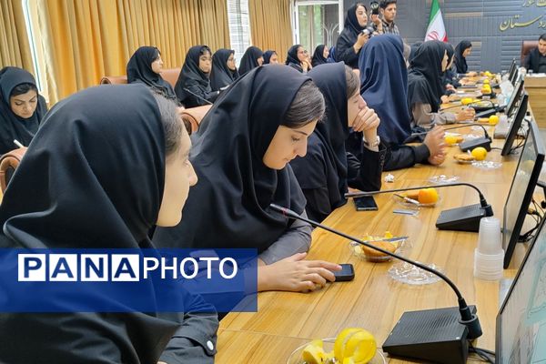 دیدار صمیمی استاندار کردستان با جمعی از دختران نخبه استان