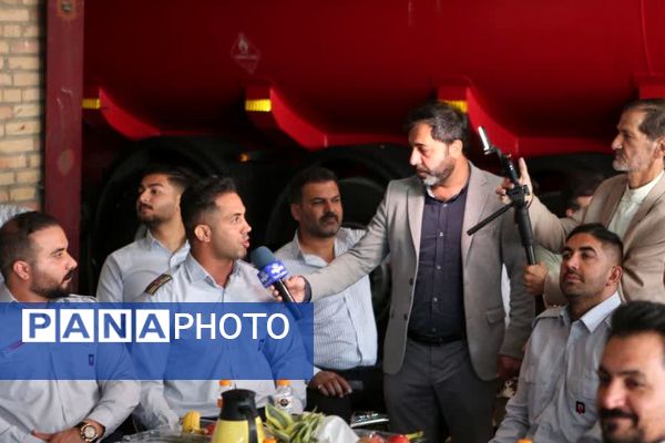 مراسم تجلیل از آتش نشانان فداکار شهر کهریزک و آیین رونمایی از خودروهای لجستیک و عملیاتی سازمان آتش نشانی و خدمات ایمنی شهرداری کهریزک