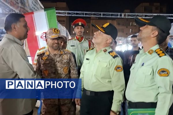 بازدید از نمایشگاه اسوه به‌مناسبت هفته دفاع مقدس در شیراز