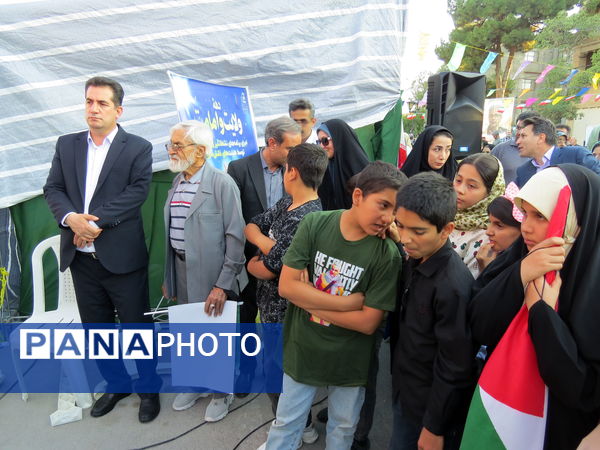 بازدید مدیرکل آموزش پرورش استان خراسان شمالی از غرفه‌های غدیرخم در بجنورد