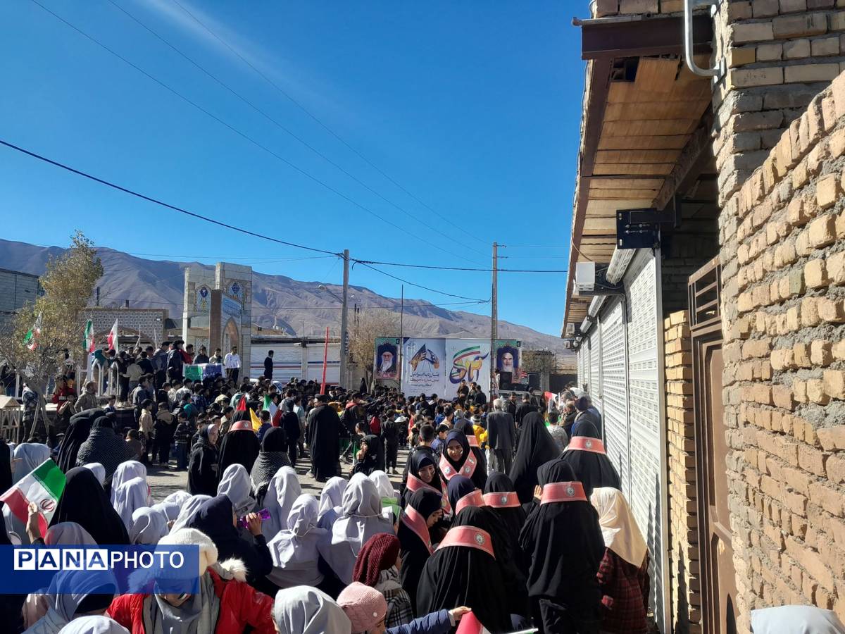 حضور پرشور و حماسه‌آفرین دانش‌آموزان نسر در راهپیمایی یوم‌الله ۱۳ آبان