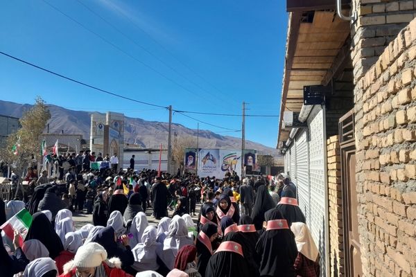 حضور پرشور و حماسه‌آفرین دانش‌آموزان نسر در راهپیمایی یوم‌الله ۱۳ آبان