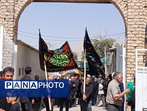 اقامه عزا و نوحه خوانی در صحن آستان مقدس حضرت سلطانعلی(ع) 