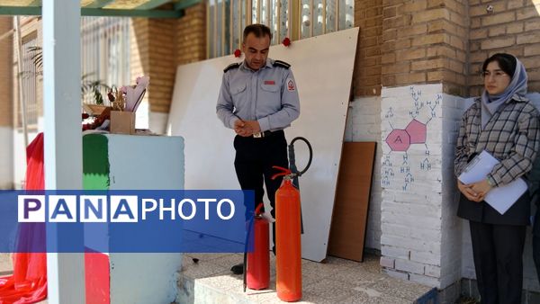 ویژه برنامه هفته آتش‌نشانی؛در دبیرستان اندیشه نفیس فیروزکوه