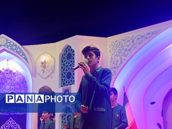 شب شعر آیینی پیرغلامان حسینی برگزار شد