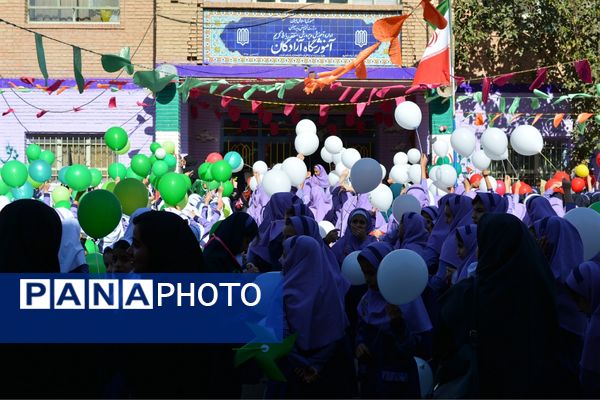 جشن میلاد حضرت زینب(س) با حضور مادر پرستار در دبستان علویان بهارستاندو