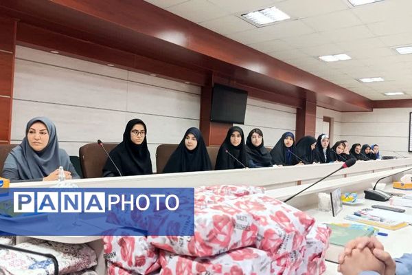 مراسم تقدیر از دانشآموزان فعال شورا در شهرستان ملارد