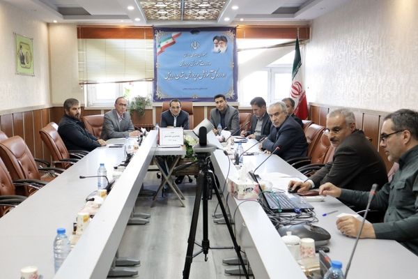 خون شهدا، چراغ هدایت نسل امروز است