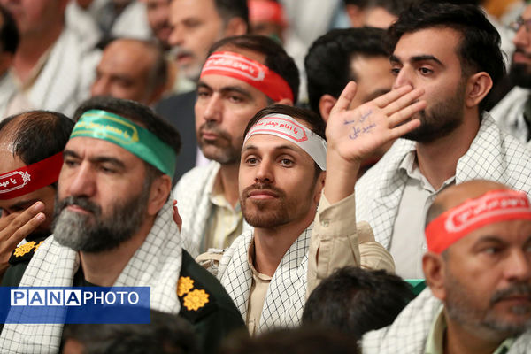 دیدار پیشکسوتان و فعالان دفاع مقدس و مقاومت با مقام معظم رهبری