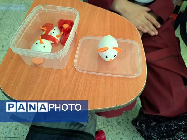 جشن روز جهانی تخم مرغ در دبستان دخترانه الزهرا یزد