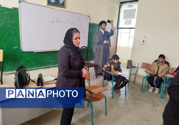 کارگاه آسیب‌شناسی موارد خاص در دبیرستان شهید مصطفی خمینی شیروان
