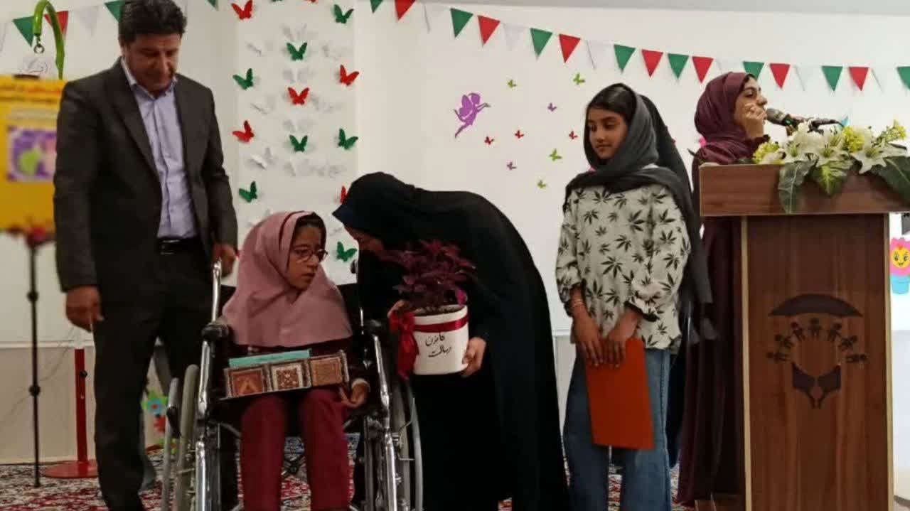 رونمایی از کتاب مرسانا سارخانی؛ کتابی از دانش‌آموزی با نیازهای ویژه