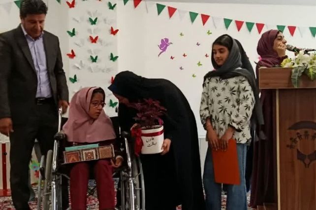 رونمایی از کتاب مرسانا سارخانی؛ کتابی از دانش‌آموزی با نیازهای ویژه