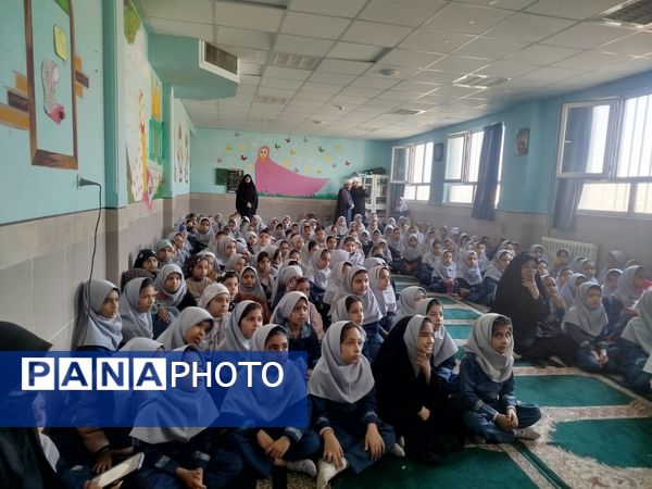 اکران نمایش عروسکی در منطقه رضویه 