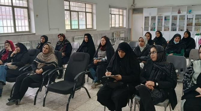 جلسه آموزش خانواده در دبستان چندمعلولیتی کوشا