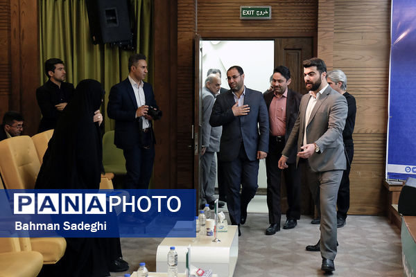 نشست ملی مدیران عامل و موسسان مدارس مجتمعی غیردولتی و هیات امنایی