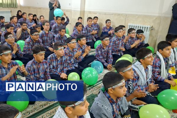 آرزوی فرج و سلامتی صاحب الزمان (عج) با دست‌های کوچک دانش‌آموزان شیرازی