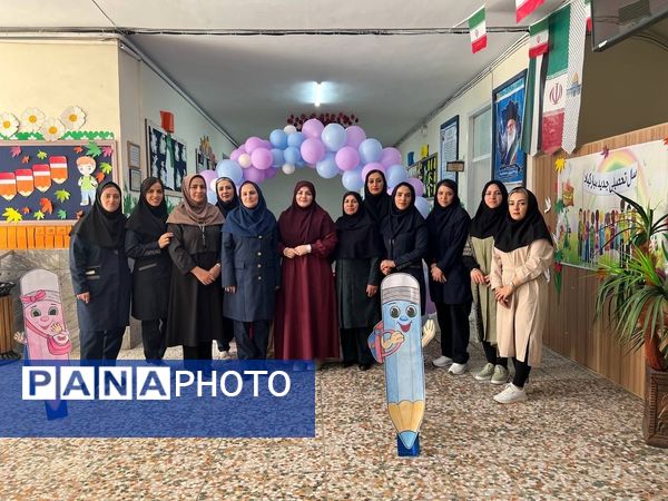 برگزاری جشن شکوفه‌ها در دبستان دخترانه المهدی ناحیه 2 کرج 