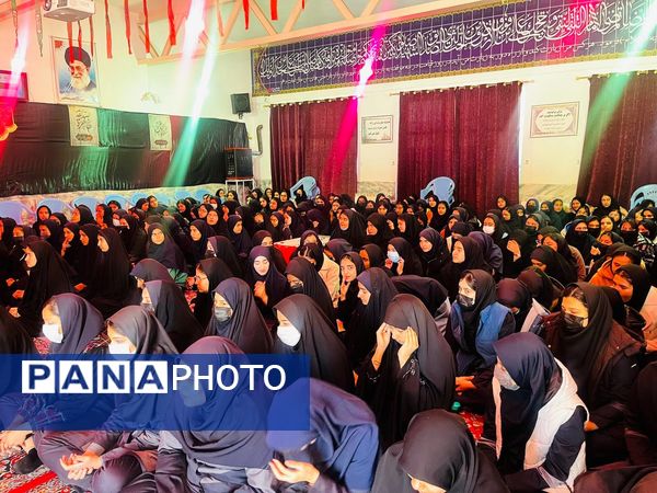 استقبال دانش‌آموزان‌ دبیرستان شاهد ریحانه‌النبی گناباد از پیکر مطهر شهید گمنام