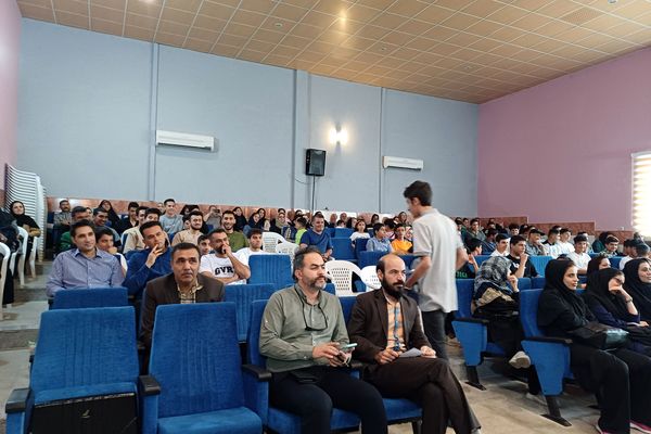 آیین تجلیل از فرهنگیان و دانش‌آموزان مقام‌آور مسابقات ورزشی 