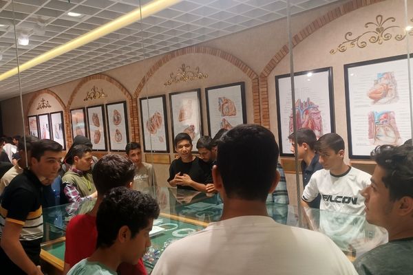 بازدید دانش‌آموزان دبیرستان شاهد ابوذر غفاری نیشابور از افلاک نمای نیشابور