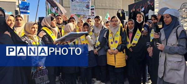 اجتماع عظیم دانش‌آموزان شهر مشهد به مناسبت روز دانش‌آموز