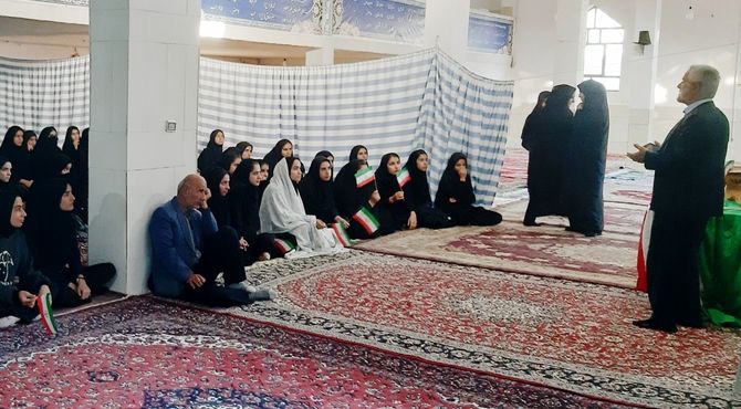 دانش‌آموزان دبیرستان حضرت معصومه (س) روز دانش‌آموز را گرامی داشتند