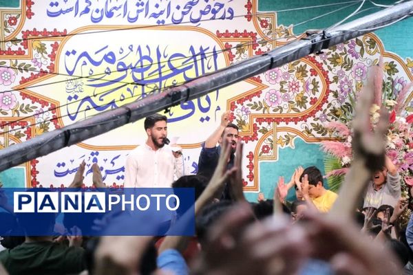 مولودی خوانی سالروز میلاد حضرت معصومه(س) با حضور جوانان و نوجوانان در قم