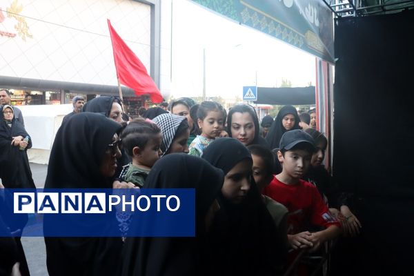 حضور پرشور مردم در برنامه جاماندگان اربعین