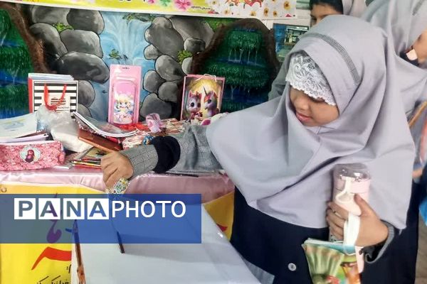 جشن عاطفه‌ها در دبستان دخترانه راهیان نور ناحیه دو شهرری 