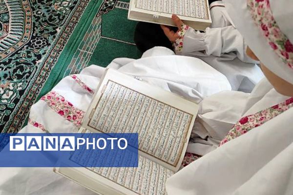 حضور دانش آموزان دبستان هدی یک به مناسبت هفته پیشگیری از آسیب های اجتماعی در مسجد صاحب الزمان (عج) 