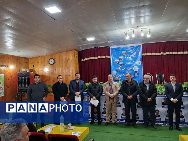 مراسم تقدیر از نفرات برتر دبیرستان نمونه‌ شهدای‌ سلمانشهر عباس‌آباد