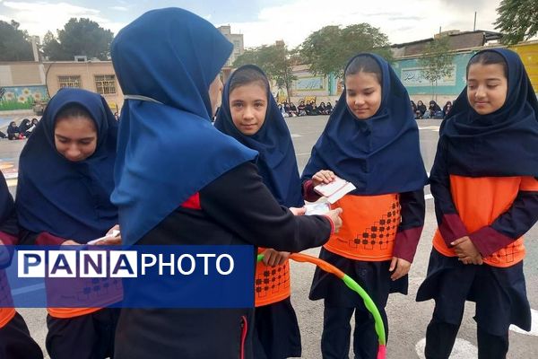 هنرنمایی دانش‌آموزان در رشته‌های ورزشی به‌مناسبت هفته تربیت‌بدنی در ناحیه 2 شهرری 