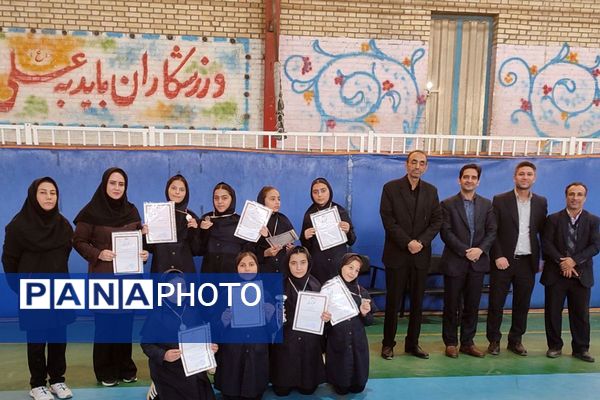 برگزاری مسابقه فوتسال دانش‌آموزی دختران ابتدایی در بهارستان دو