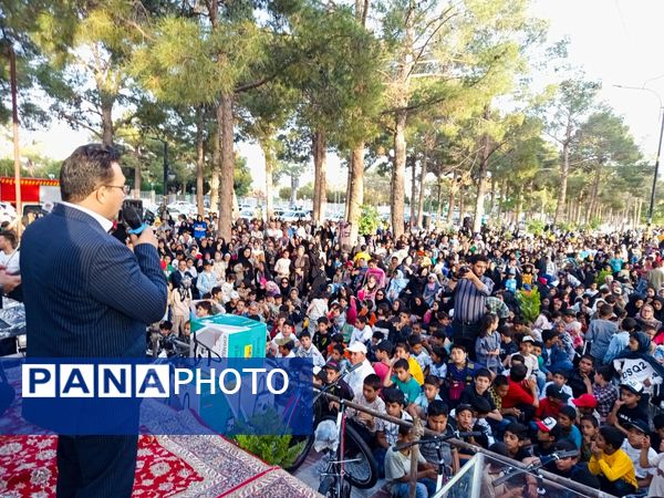 قدم هایی به عشق معلمان