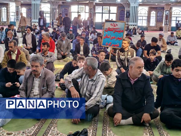 میعادگاه دانش‌آموزان با نماز جمعه