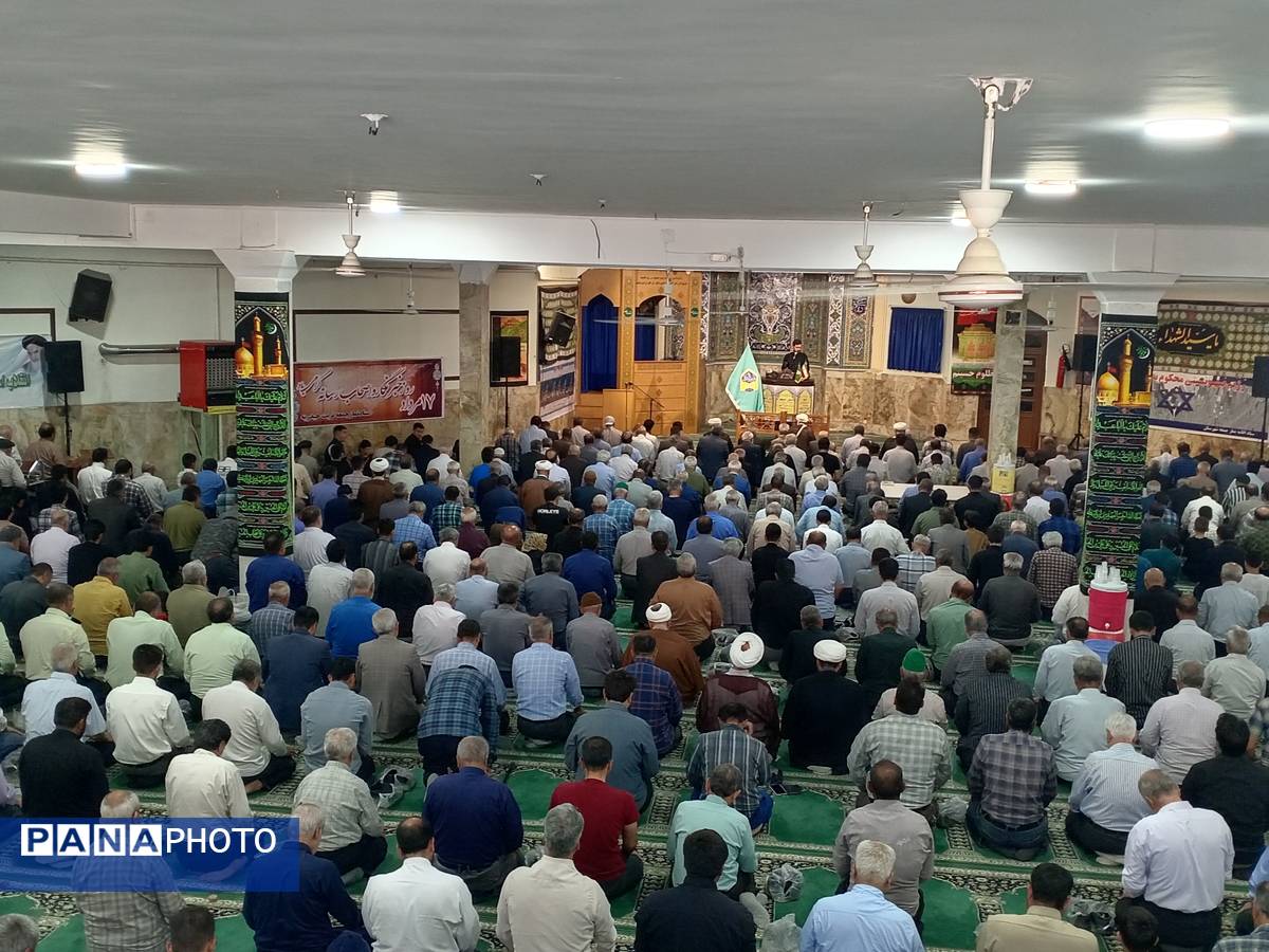 حضور دانش‌آموز خبرنگاران پانا در نماز جمعه به مناسبت روز خبرنگار