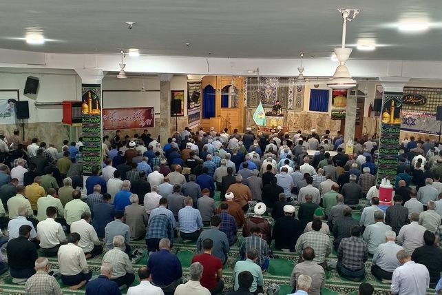 حضور دانش‌آموز خبرنگاران پانا در نماز جمعه به مناسبت روز خبرنگار