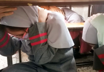 مانور زلزله در دبستان نیایش ۲