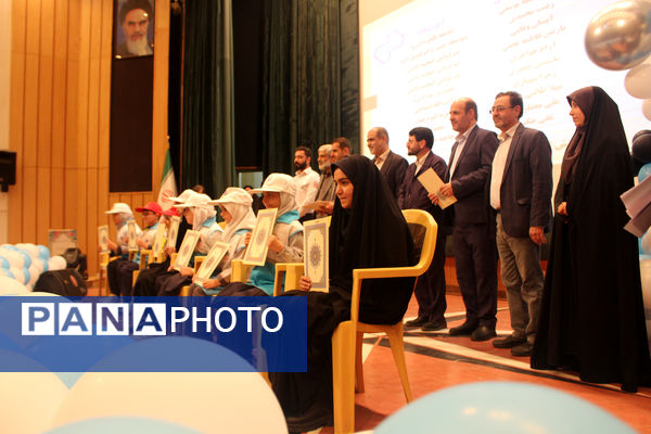 آیین تقدیر از برگزیدگان جشنواره سفیران سلامت استان قم